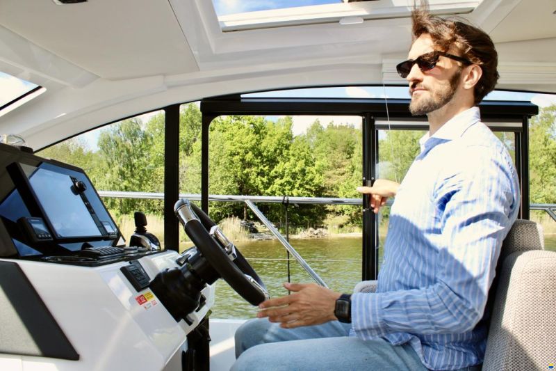 Sealine C335