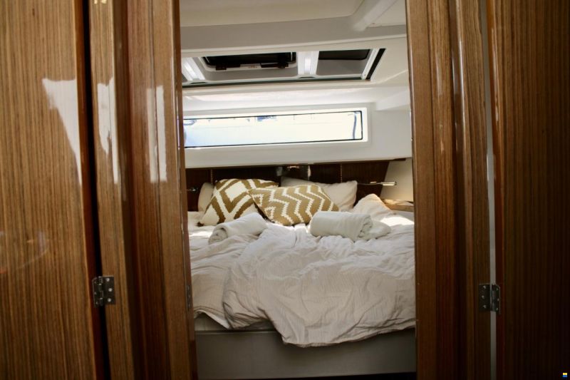 Sealine C335
