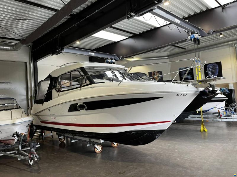 Beneteau Antares 8.80 - 250 Hp Mercury