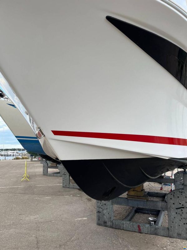 Beneteau Antares 8.80 - 250 Hp Mercury