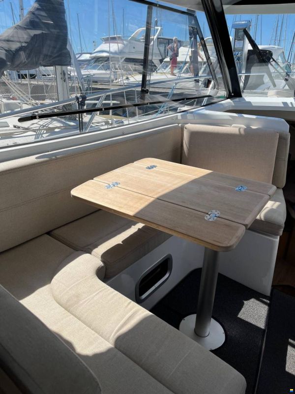 Beneteau Antares 8.80 - 250 Hp Mercury