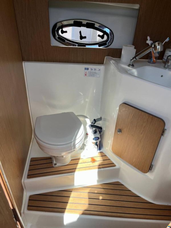 Beneteau Antares 8.80 - 250 Hp Mercury