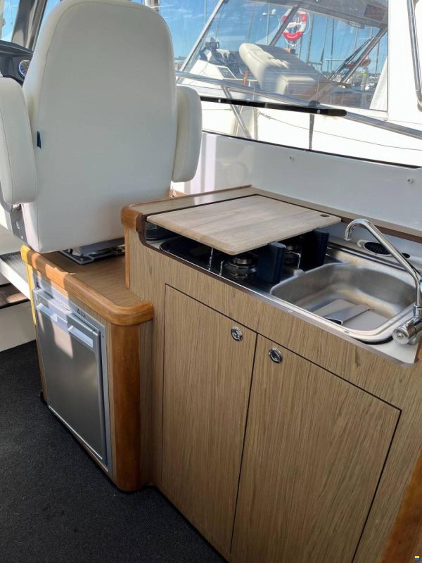 Beneteau Antares 8.80 - 250 Hp Mercury