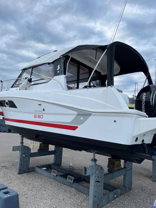 Beneteau Antares 8.80 - 250 Hp Mercury