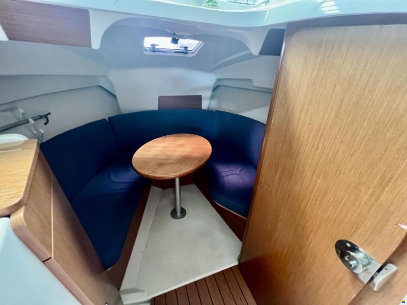 Beneteau Antares 7