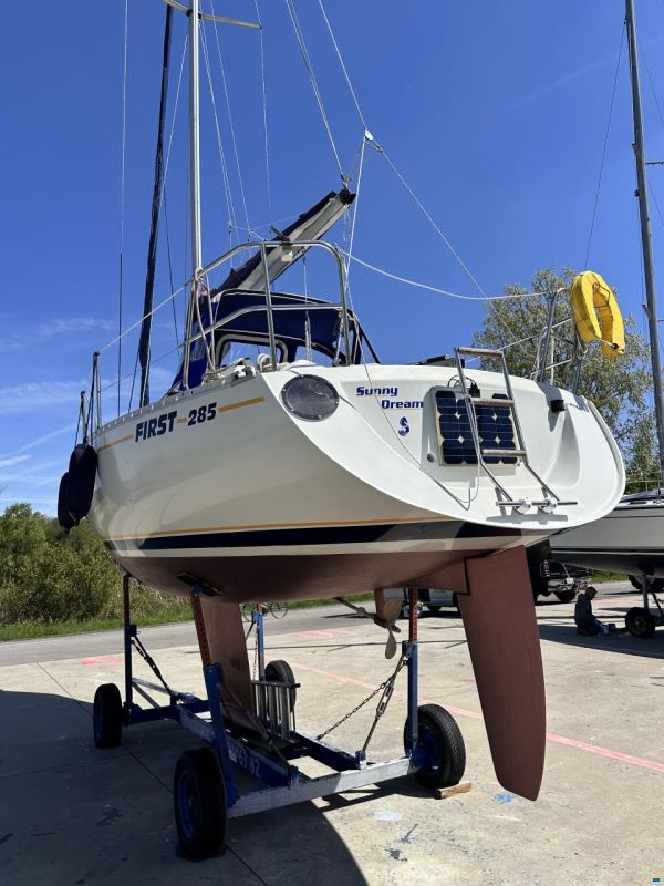 Beneteau First 285