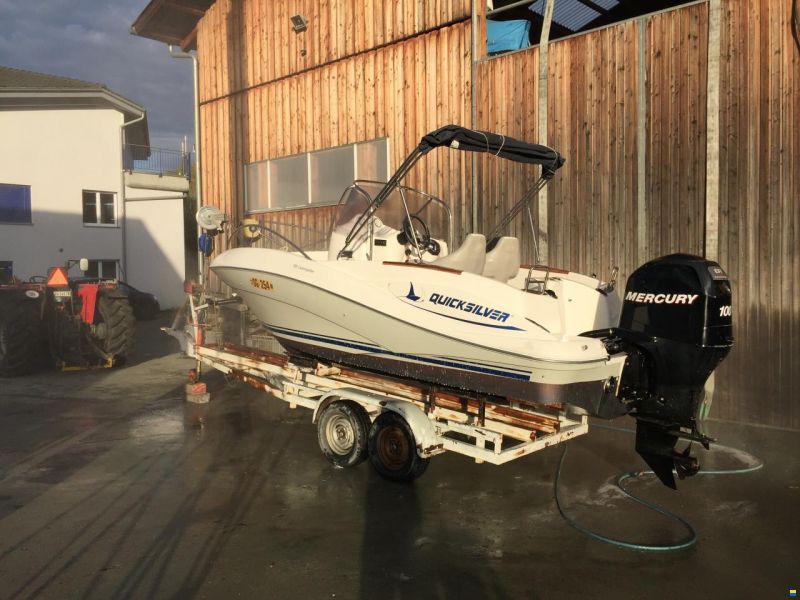 Quicksilver 555 Commander