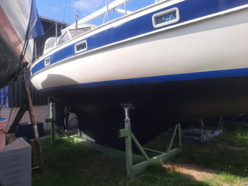 Hallberg-Rassy HR 352