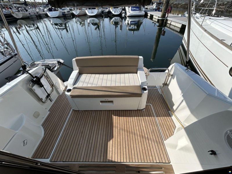 Jeanneau NC 9