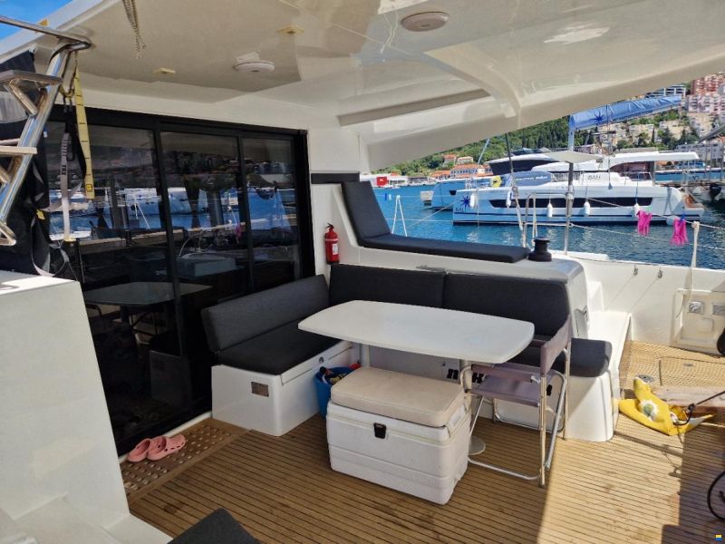 Lagoon 42