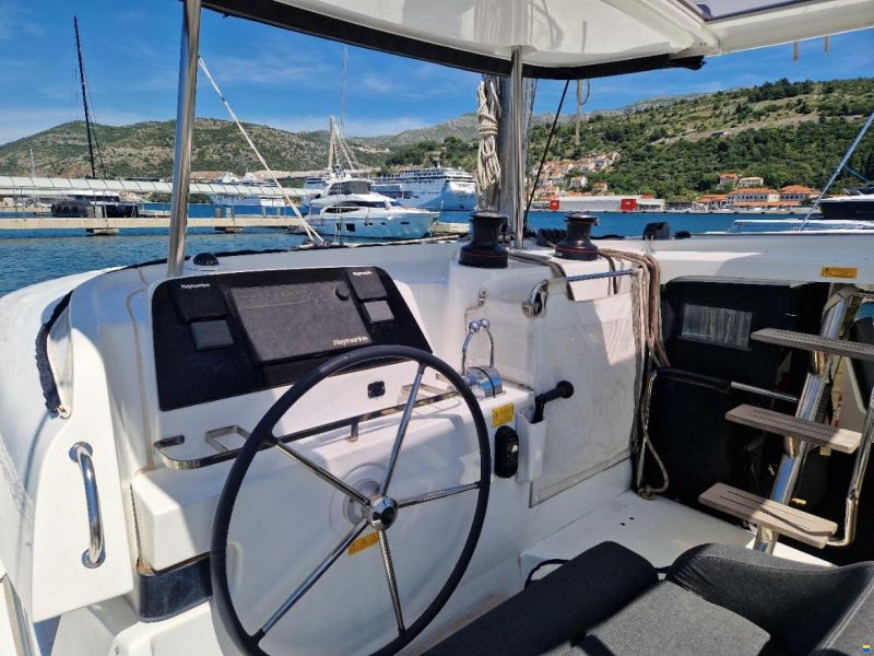 Lagoon 42