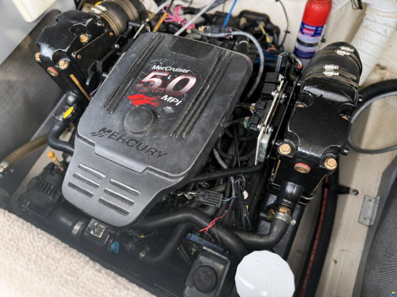 Sea Ray SEARAY 240 SS + Mercruiser 5.0l MPI