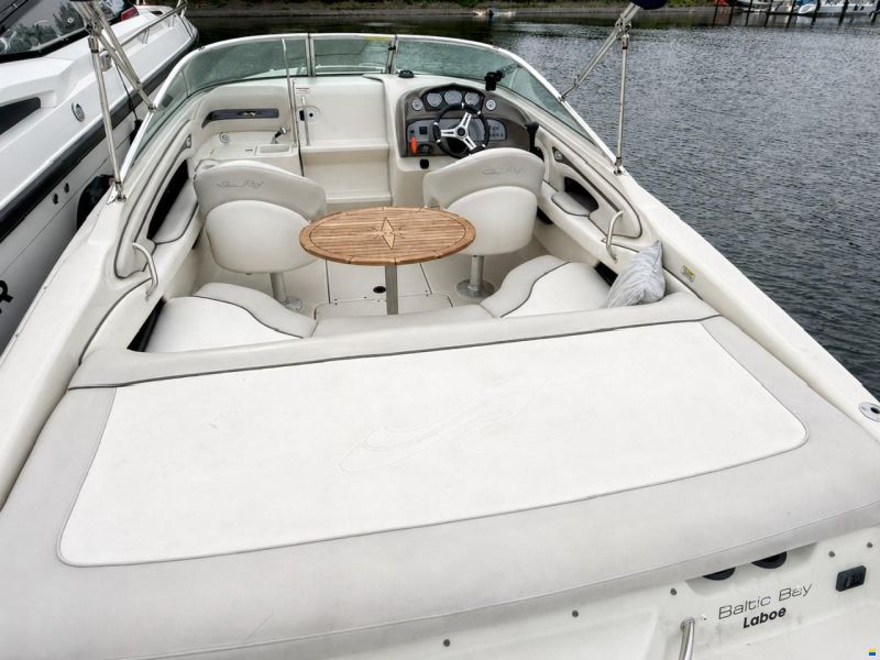 Sea Ray SEARAY 240 SS + Mercruiser 5.0l MPI