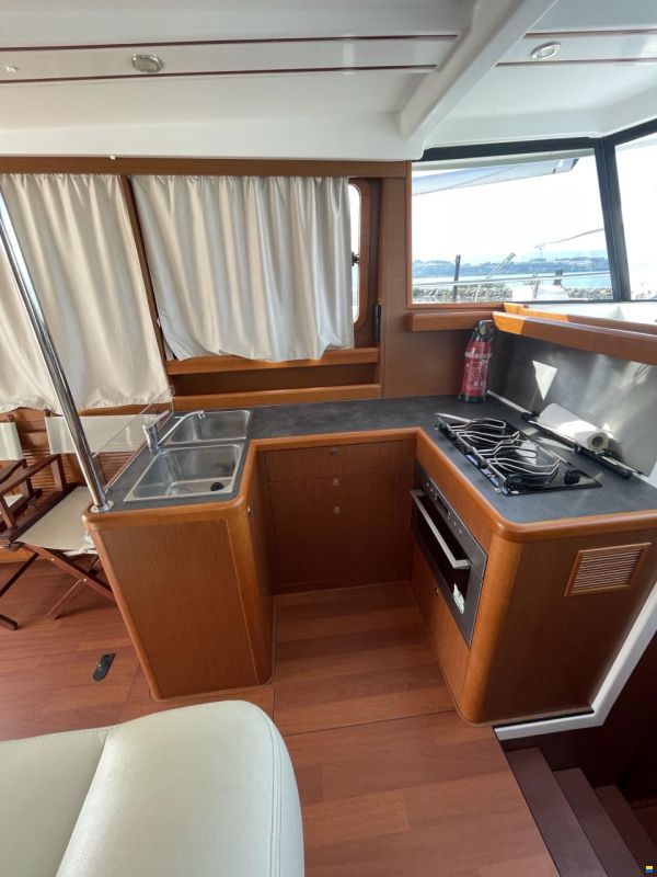 Beneteau SWIFT Trawler 34 fly