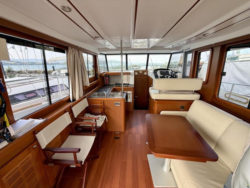 Beneteau SWIFT Trawler 34 fly