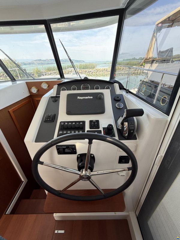 Beneteau SWIFT Trawler 34 fly