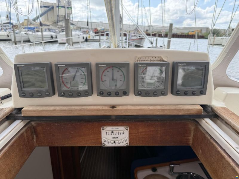 Hanse 371