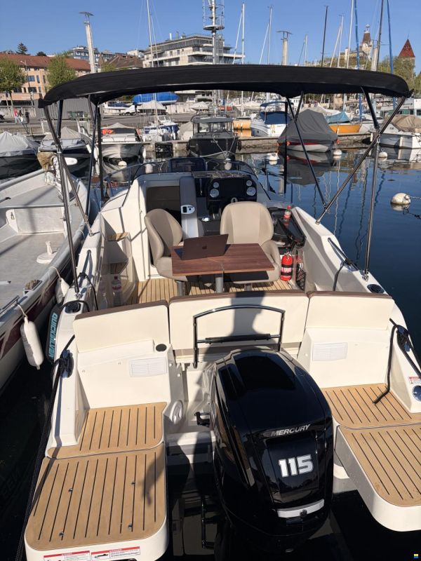 Quicksilver Activ 555 Cabin