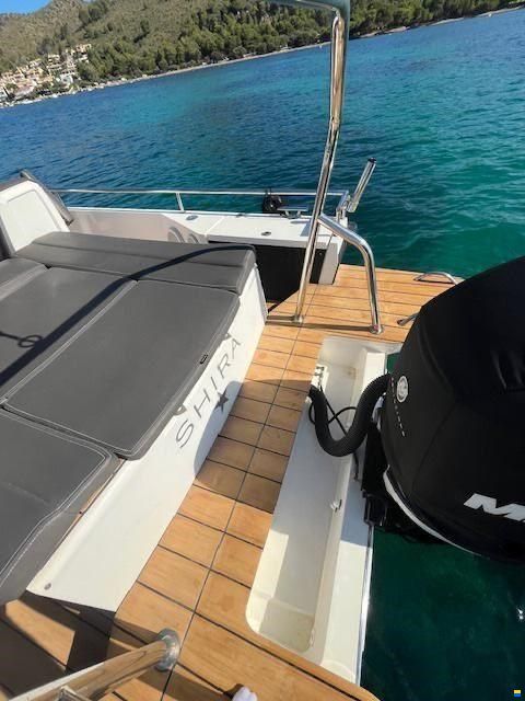 Axopar 28 T-Top