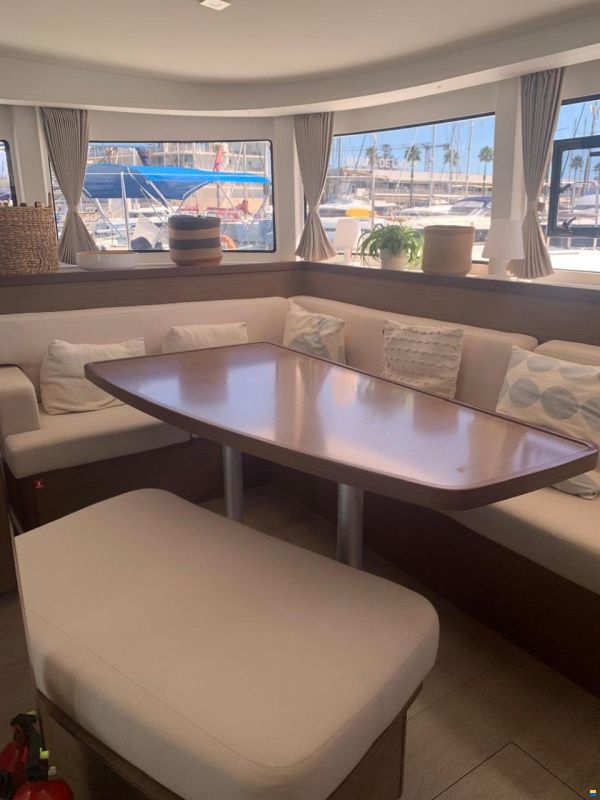 Lagoon 42