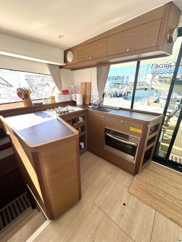 Lagoon 42