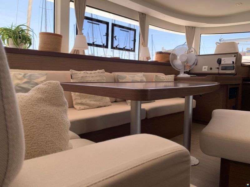 Lagoon 42