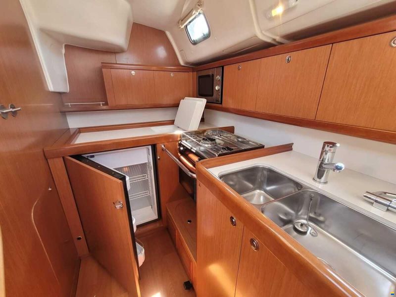 Beneteau Oceanis 43