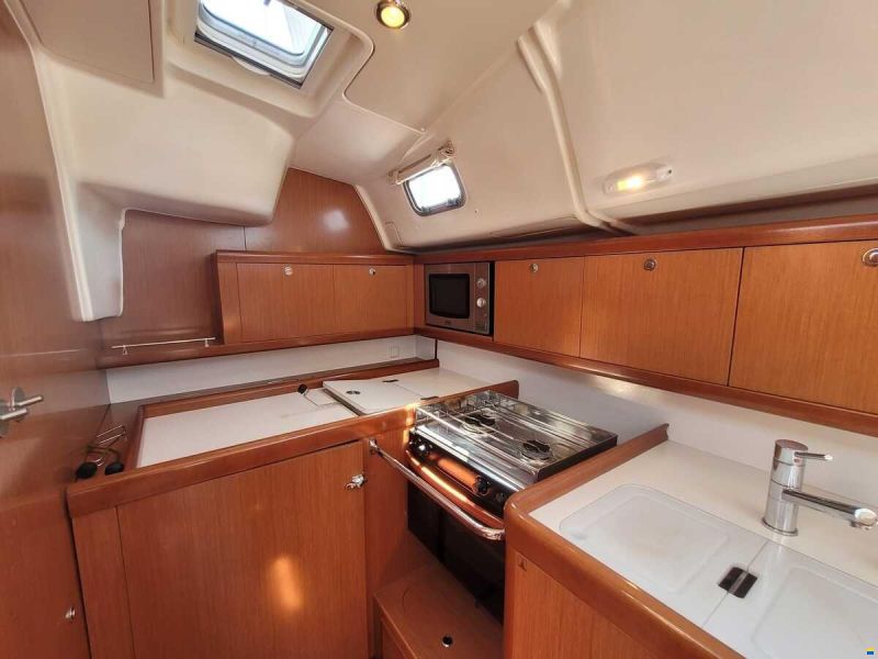 Beneteau Oceanis 43