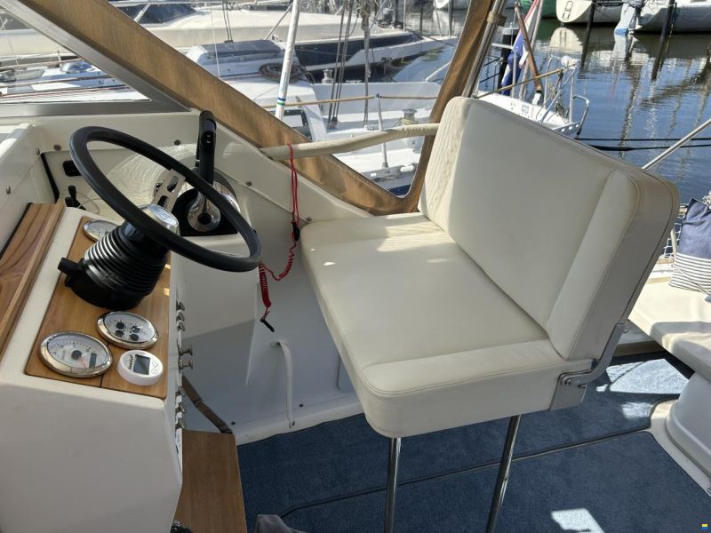 Bertram 25 Express Cruiser