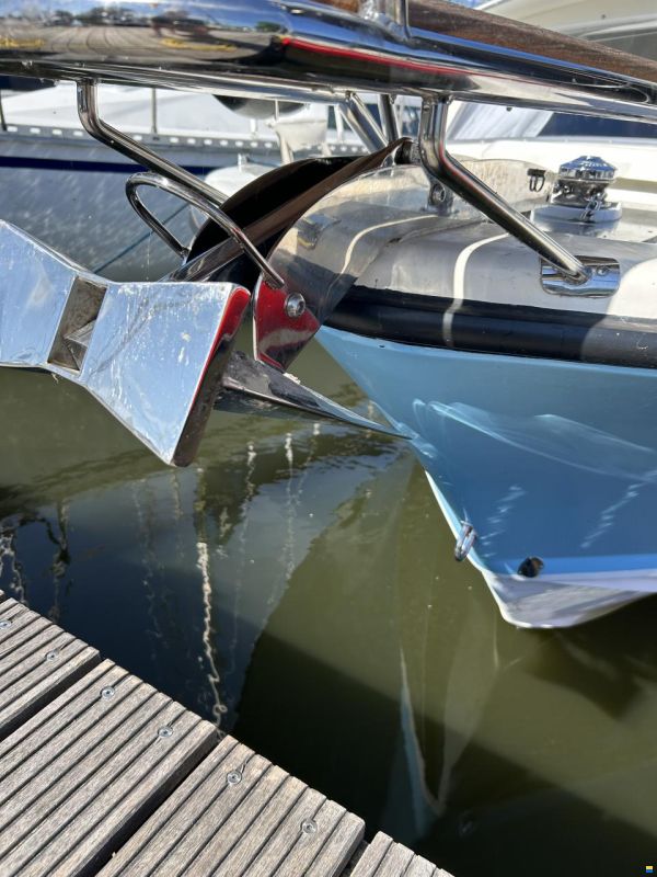 Bertram 25 Express Cruiser