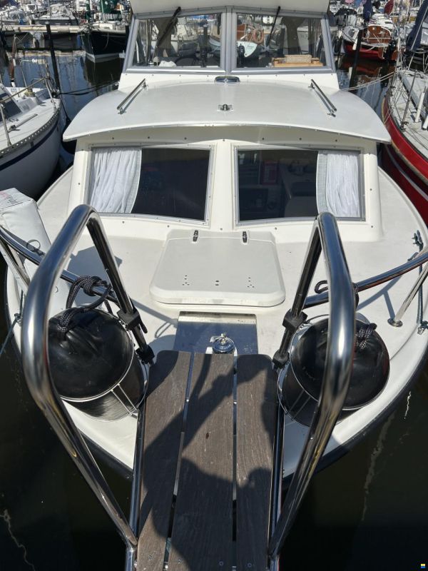 Bertram 25 Express Cruiser
