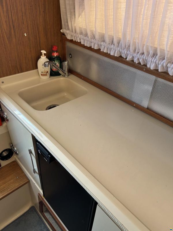 Bertram 25 Express Cruiser