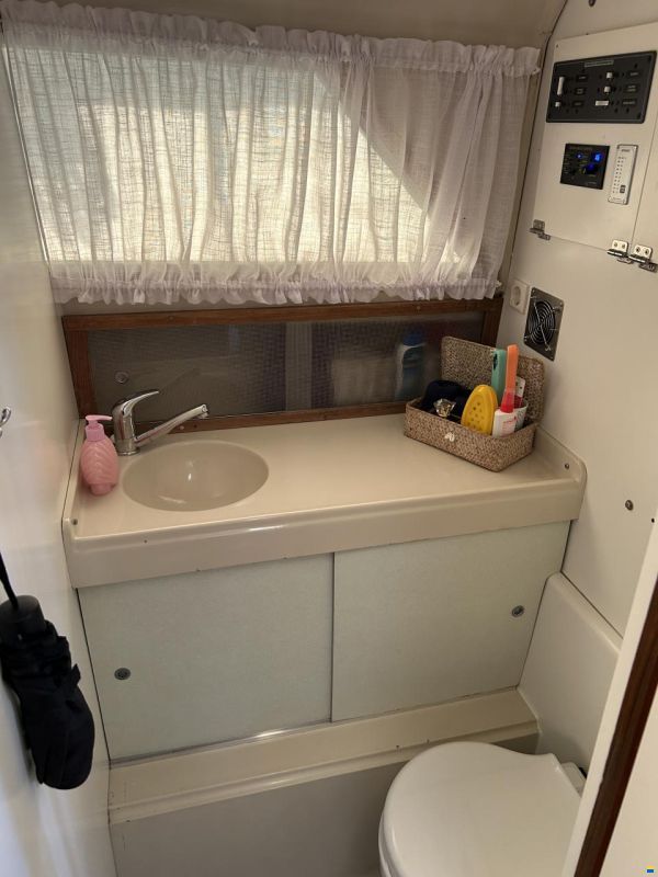 Bertram 25 Express Cruiser