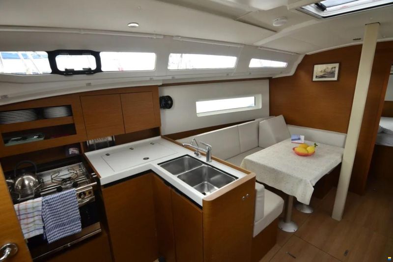 Jeanneau Sun Odyssey 380