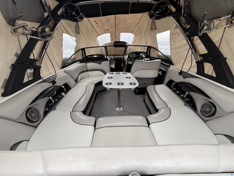 Malibu Wakesetter VLX Corvette