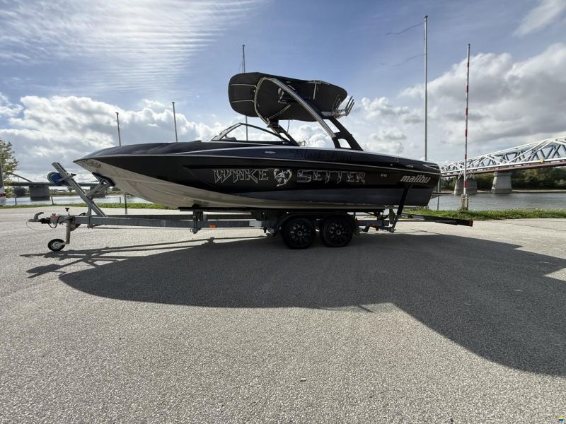 Malibu Wakesetter VLX Corvette