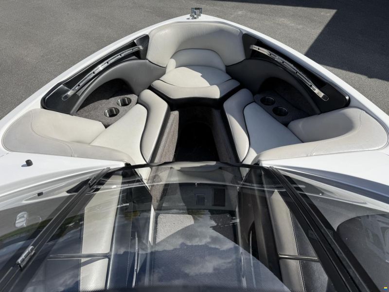 Malibu Wakesetter VLX Corvette