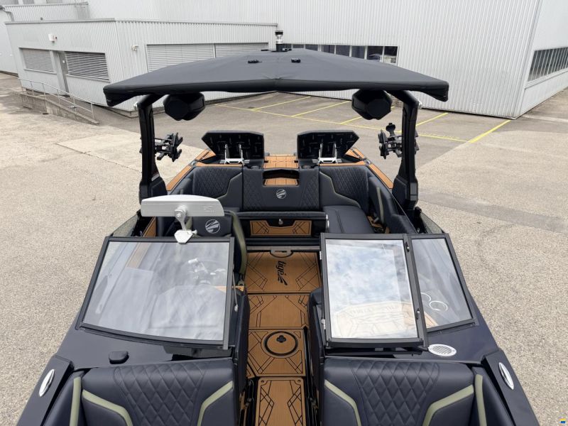 MasterCraft Tigé RZX22