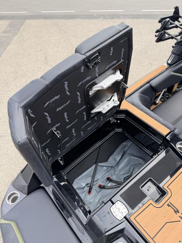 MasterCraft Tigé RZX22