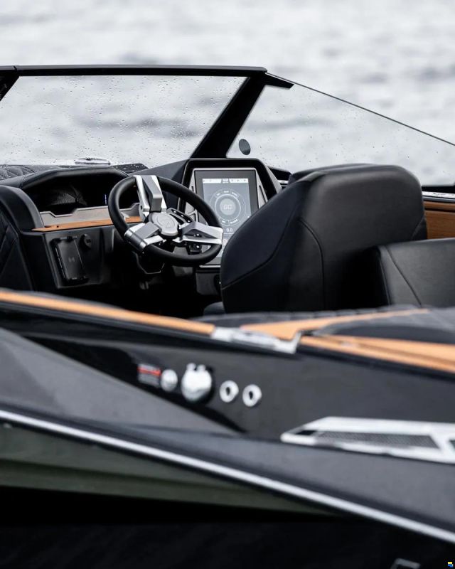 MasterCraft Tigé RZX22