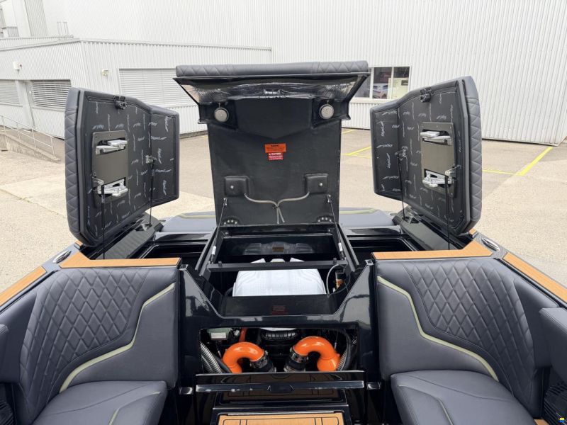 MasterCraft Tigé RZX22