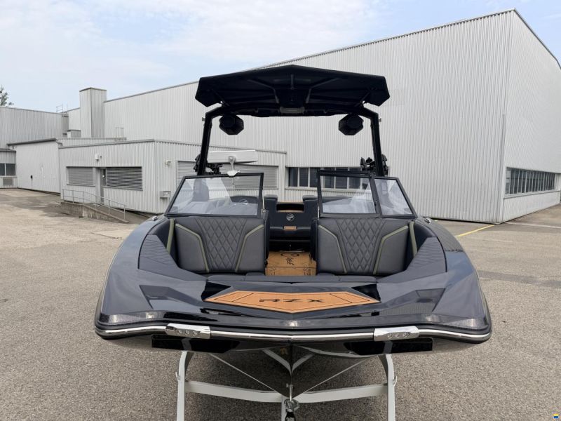 MasterCraft Tigé RZX22