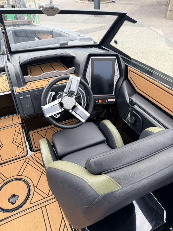 MasterCraft Tigé RZX22