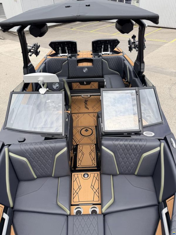 MasterCraft Tigé RZX22