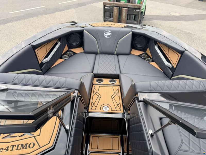 MasterCraft Tigé RZX22