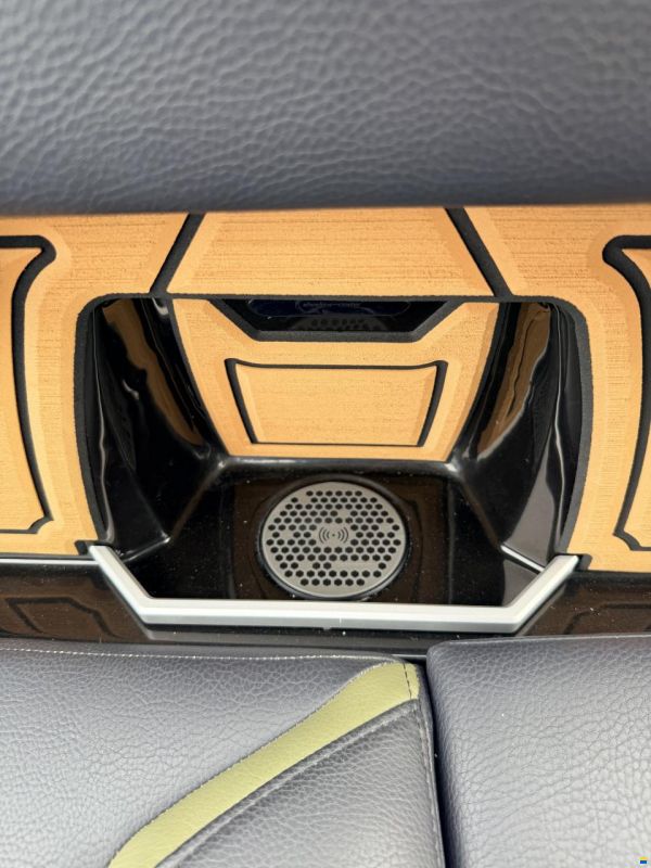 MasterCraft Tigé RZX22