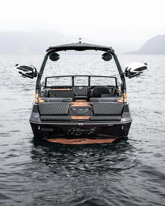 MasterCraft Tigé RZX22