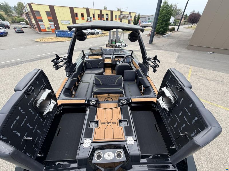 MasterCraft Tigé RZX22
