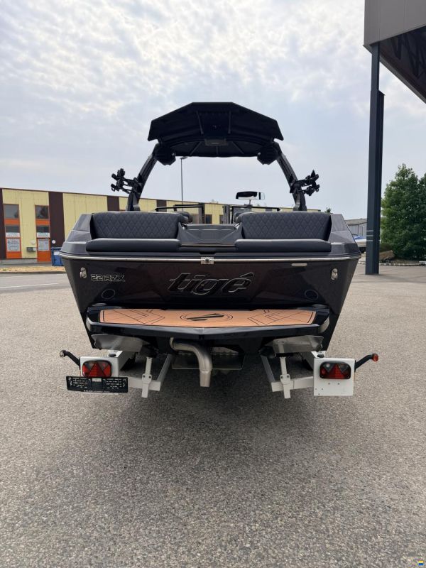 MasterCraft Tigé RZX22