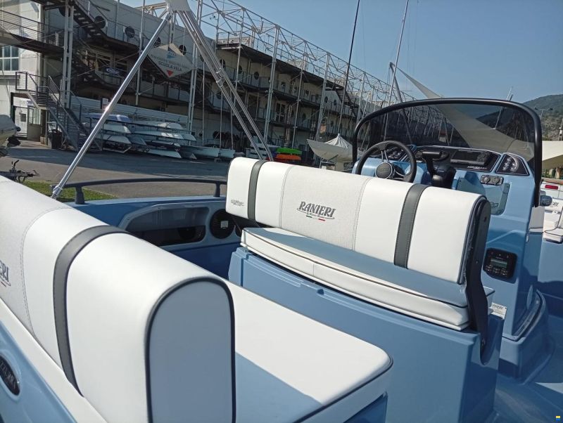 Ranieri Azzurra 40 TH